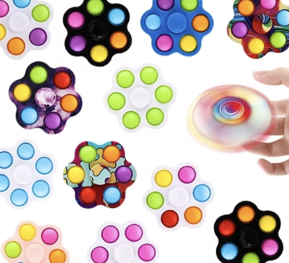 Fidget spinner, pop-it, WoodFriend : pourquoi les enfants ont besoin de tenir quelque chose ?